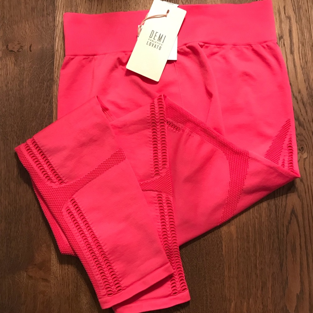 Demi Lovato Fabletics Dani legging in hot pink-Med